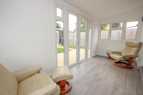 62 Allen Road, Rushden, NN10 0DY