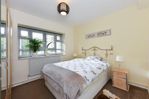 2 bedroom flat to rent, Horne Way, Putney, SW15