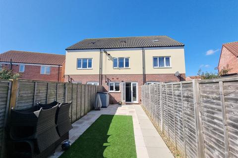 3 bedroom terraced house for sale, Colby Drive, Bradwell