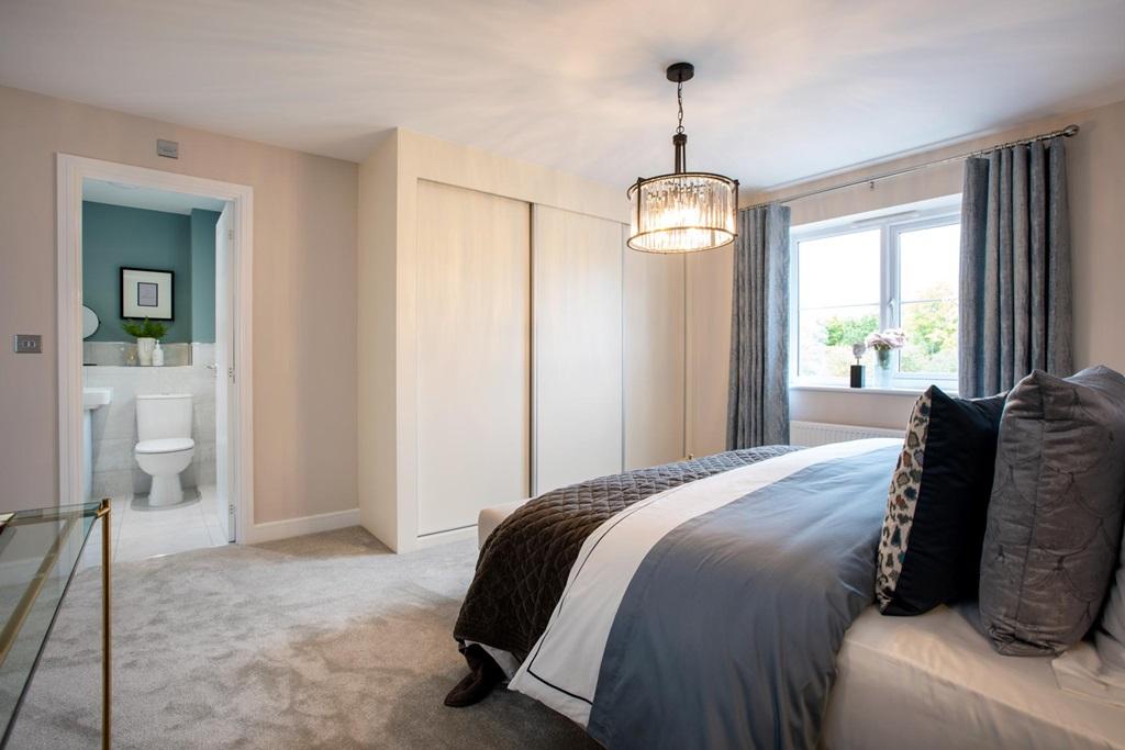 Double built-in wardrobes to main bedroom