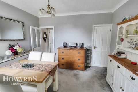 2 bedroom terraced house for sale, London Road, Pakefield