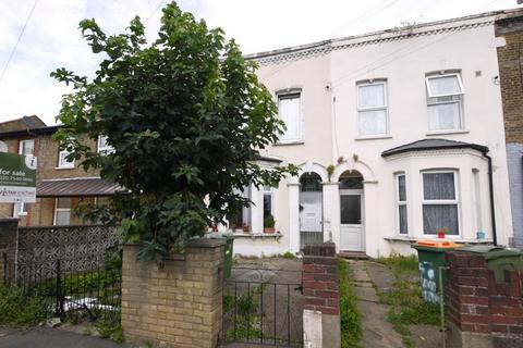 3 bedroom terraced house for sale, Idmiston Road, London, E15