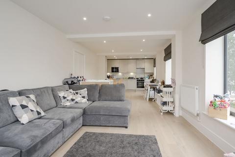 2 bedroom apartment for sale, Hare Lane, Claygate, KT10