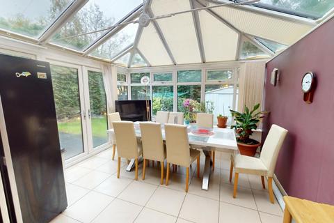 30 Camelot Way, Northampton, NN5 4BG
