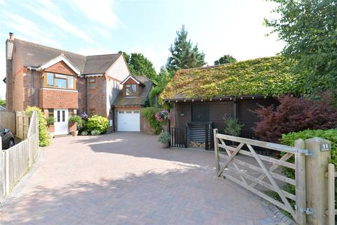 4 bedroom detached house for sale, Chaucombe Place, Barton On Sea, New Milton, Hampshire, BH25