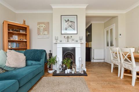15 Malvern Meadow, Temple Ewell, Dover, CT16 3AH