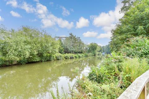 46 Arundel Square, Maidstone, ME15 6HB
