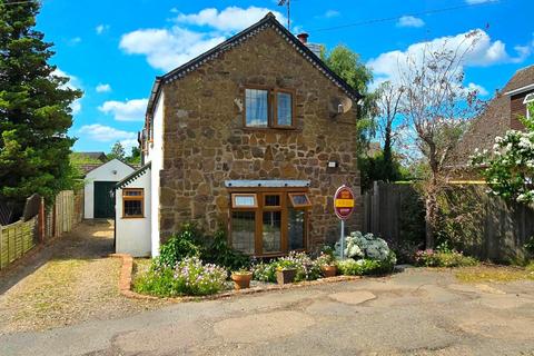 Field Cottage Atterbury Close, West Haddon, Northampton, NN6 7AA