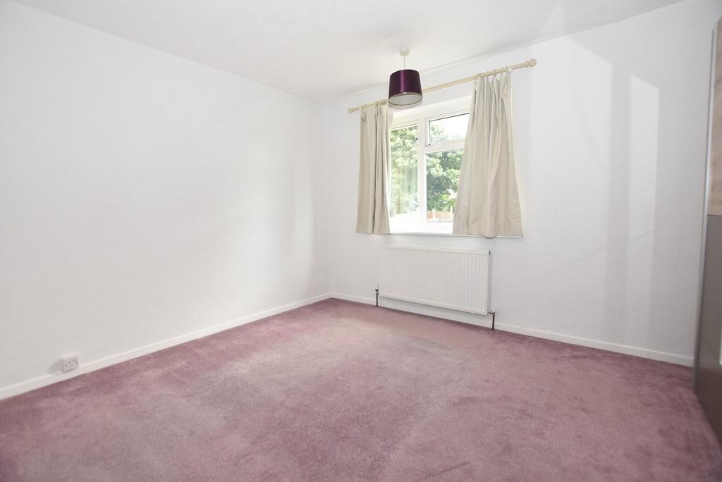 Bedroom 1 4.JPG