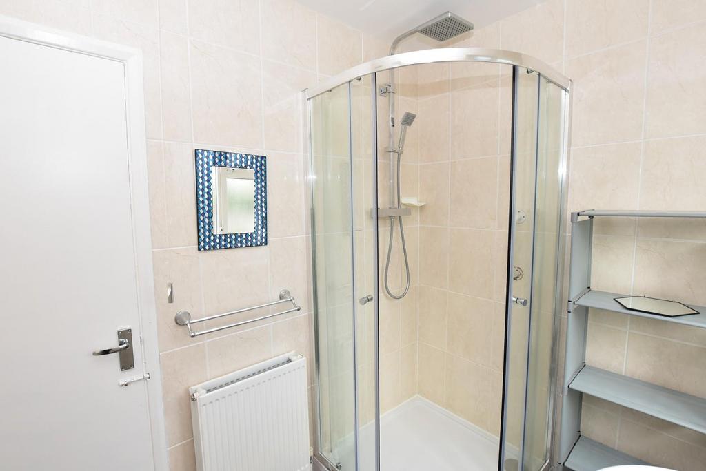 Bathroom 1.JPG