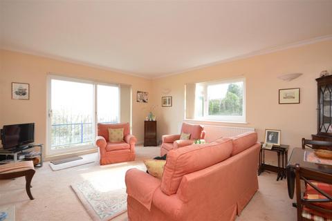 2 bedroom flat for sale, Wellcombe Crescent, Eastbourne