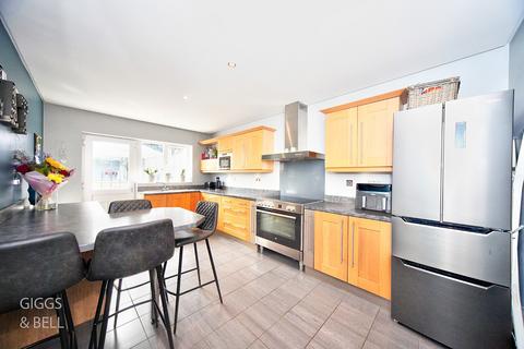 222 Barton Road, Luton, LU3 3NH