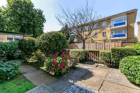 3 bedroom apartment for sale, Bromley Road, LONDON, SE6