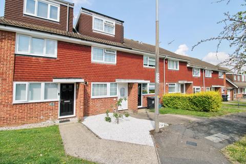19 Bynghams, Harlow, CM19 5NR