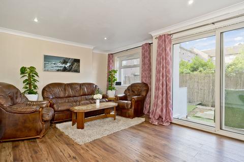 6/1 Alan Breck Gardens, Edinburgh, EH4 7JE