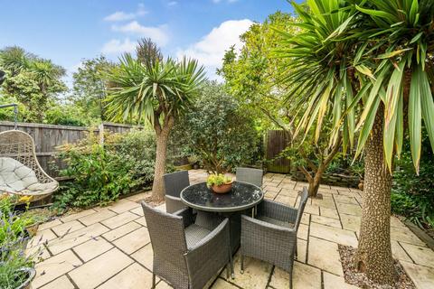 39b Ardoch Road, London, SE6 1SN