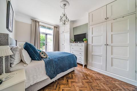 39b Ardoch Road, London, SE6 1SN
