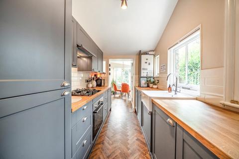 39b Ardoch Road, London, SE6 1SN