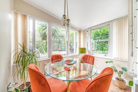 39b Ardoch Road, London, SE6 1SN