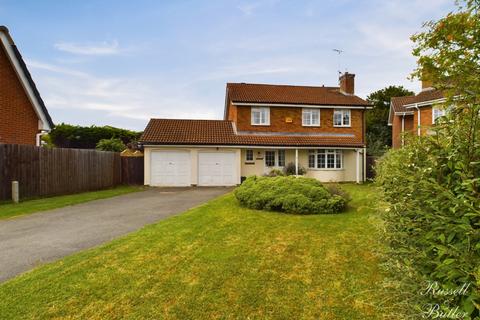 4 bedroom detached house for sale, Valley Road, Buckingham