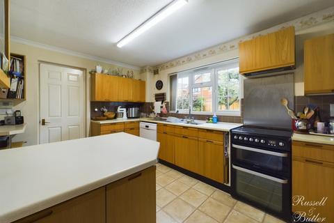 4 bedroom detached house for sale, Valley Road, Buckingham