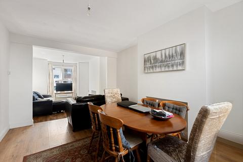 31 Walton Road, Folkestone, CT19 5QR
