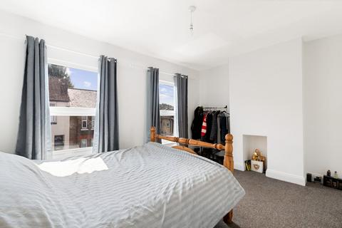 31 Walton Road, Folkestone, CT19 5QR