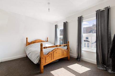 31 Walton Road, Folkestone, CT19 5QR