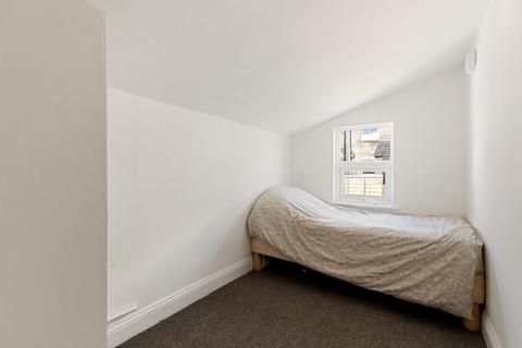 31 Walton Road, Folkestone, CT19 5QR