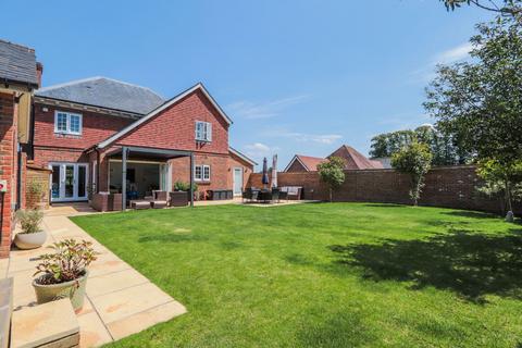 8 Parsonage Croft, Etchingham, TN19 7BY