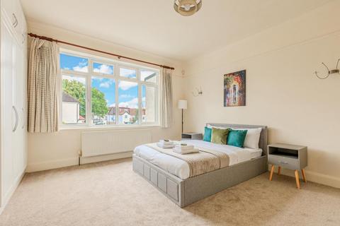 5 bedroom terraced house to rent, Woodfield Avenue, Streatham, SW16