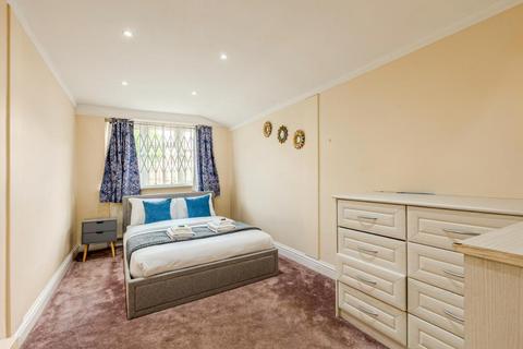 5 bedroom terraced house to rent, Woodfield Avenue, Streatham, SW16