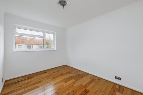 15, Dene Court Cambridge Road, London, W7 3PD