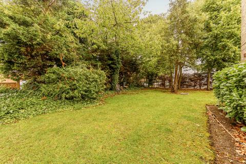 15, Dene Court Cambridge Road, London, W7 3PD