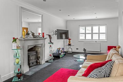 Holly Tree House Hare Lane, Lingfield, RH7 6JB