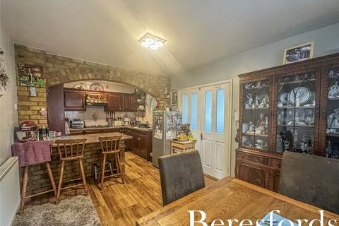 79 Whitchurch Road, Romford, RM3 9EU