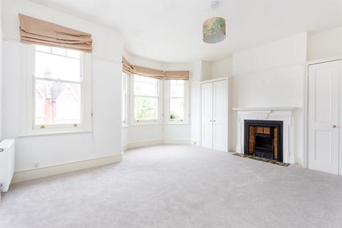 5 bedroom terraced house to rent, Beauval Road, London, SE22