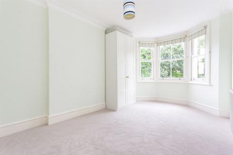 5 bedroom terraced house to rent, Beauval Road, London, SE22