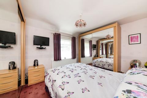 3 Champs Close, Abingdon, OX14 2NB