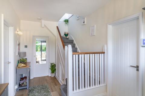 37 Beechwood Close, Amersham, HP6 6QX