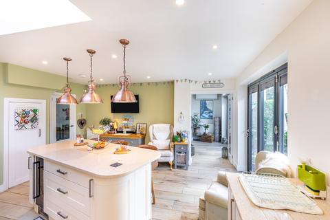 37 Beechwood Close, Amersham, HP6 6QX