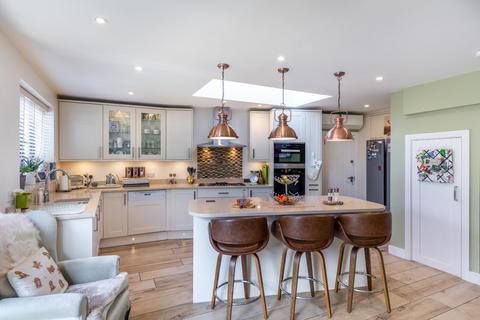 37 Beechwood Close, Amersham, HP6 6QX