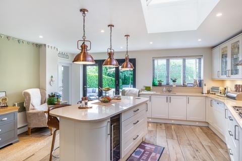 37 Beechwood Close, Amersham, HP6 6QX