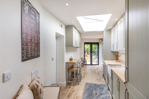 37 Beechwood Close, Amersham, HP6 6QX