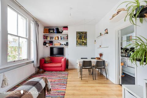 2 bedroom flat for sale, Stavordale Road, London, N5