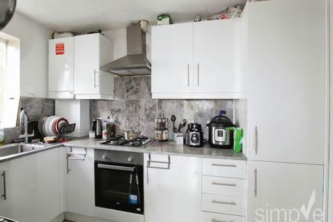 2 bedroom flat to rent, Acer Avenue, Hayes, Middlesex