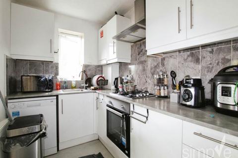 2 bedroom flat to rent, Acer Avenue, Hayes, Middlesex