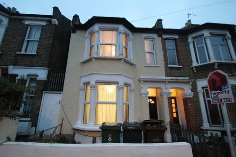 3 bedroom terraced house to rent, Morley Road, E10