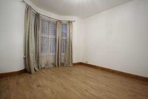 3 bedroom terraced house to rent, Morley Road, E10