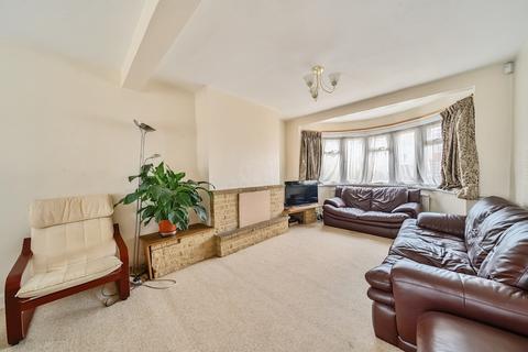 8 Warden Avenue, Harrow, HA2 9LW